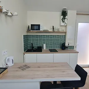 https://le-petit-roche-roche-la-moliere.hotels-rhonealpes.com